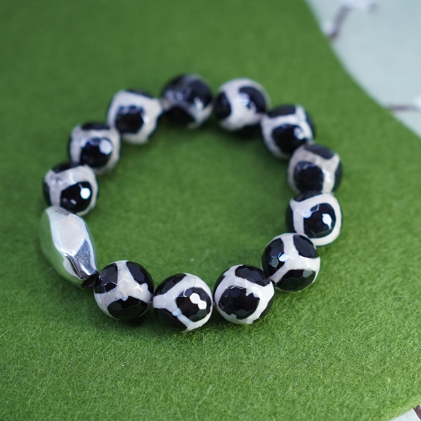 6”, vintage 925 Sterling silver handmade elastic bracelet with agate beads