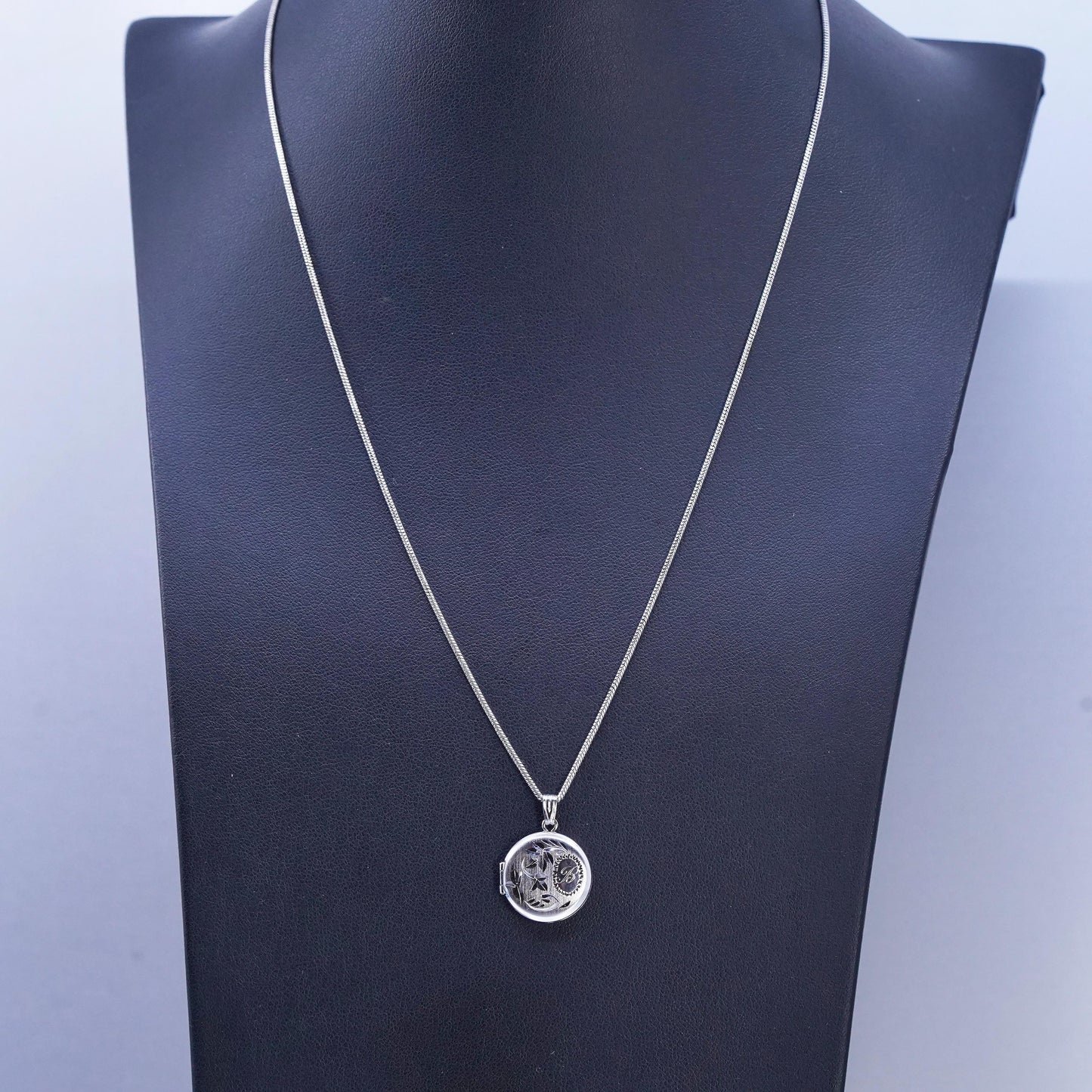 18", Sterling 925 silver snake chain necklace with circle photo locket pendant