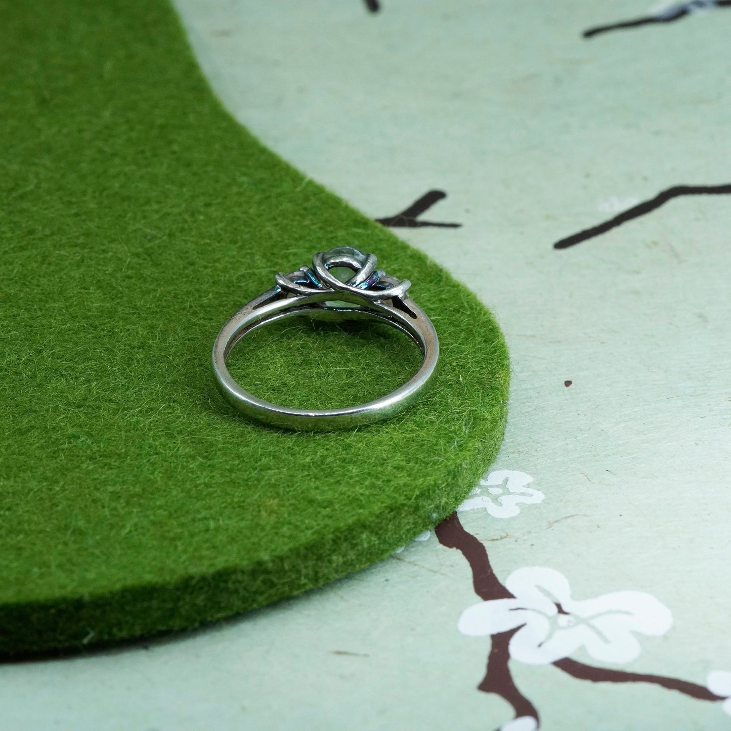 Size 8.5, Sterling 925 silver ring with round CZ cluster