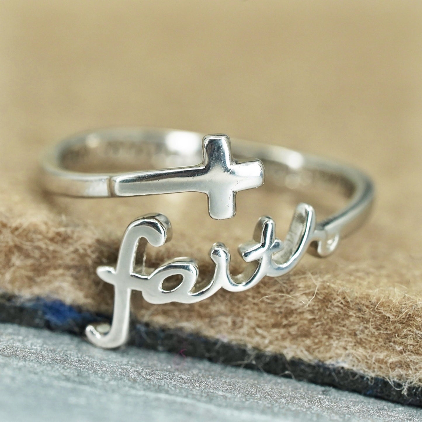 Size adjustable, vintage southwestern Sterling 925 silver ring band cross faith