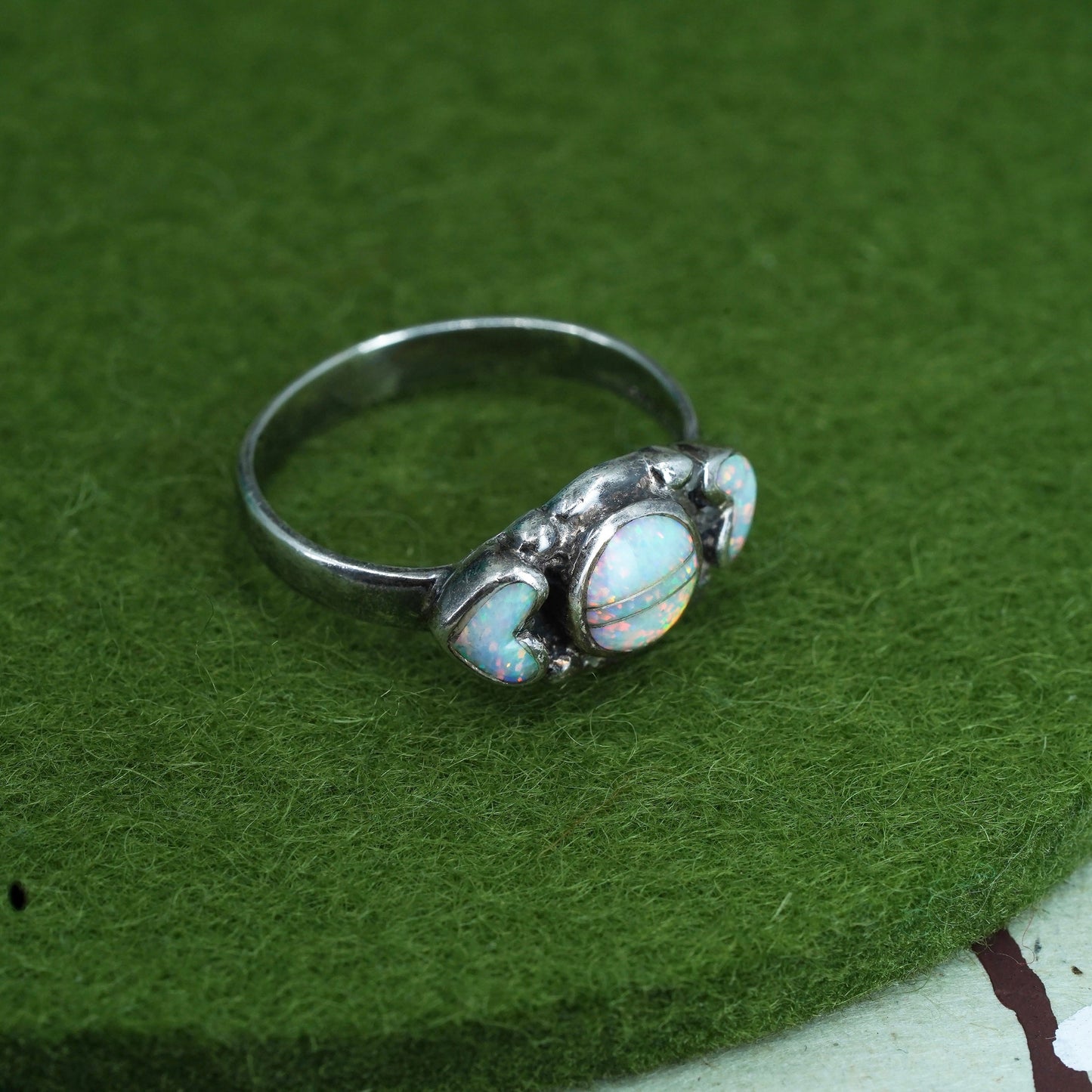 Size 8, Native American Zuni Sterling silver ring, 925 heart band fire opal