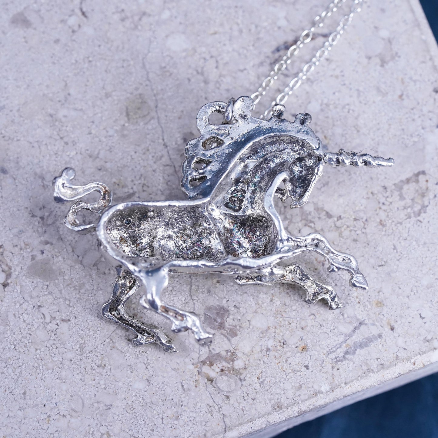 7.7g, RARE 18K white gold detailed unicorn pendant sterling silver Necklace