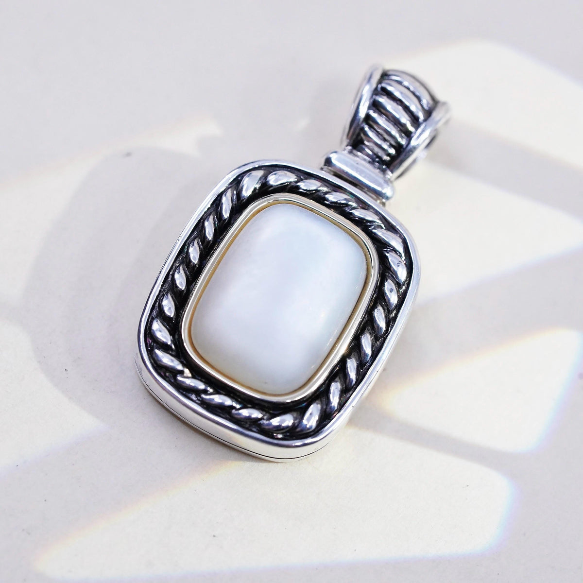 GV Gemvara 14K yellow gold sterling silver 925 pendant mother of pearl cable