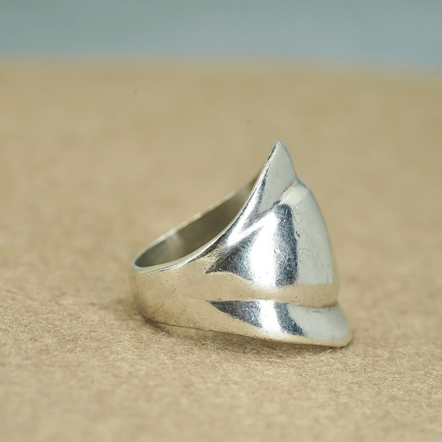 Size 8.25, vintage southwestern Sterling 925 silver ring, wide band