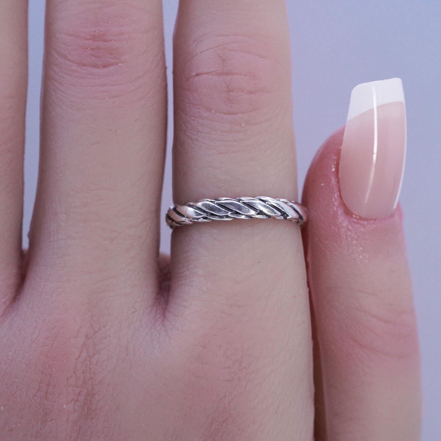 Size 6.75, vintage southwestern Sterling 925 silver statement ring, band cable