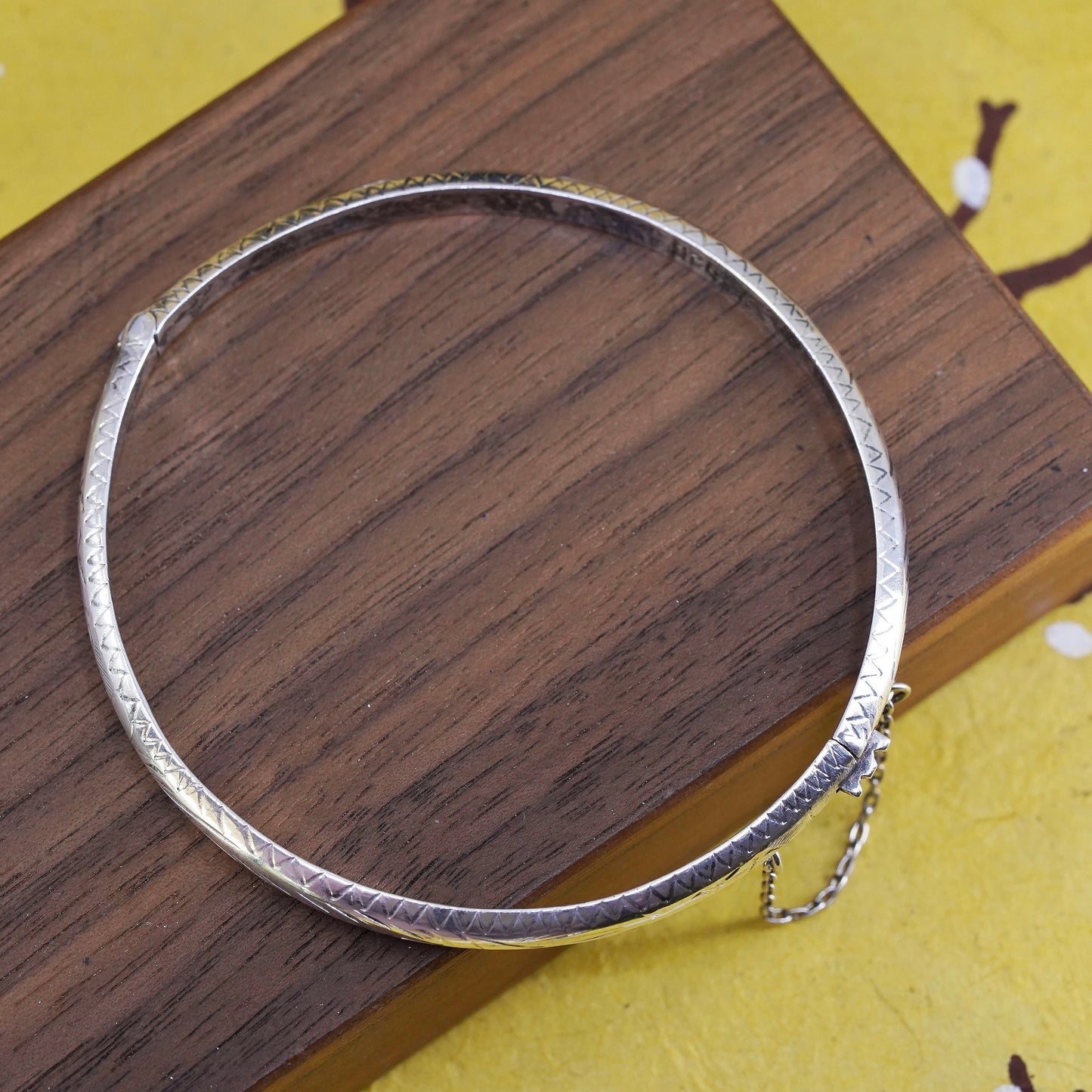 7.5", Sterling silver bracelet, textured 925 hinged bangle with secure chain