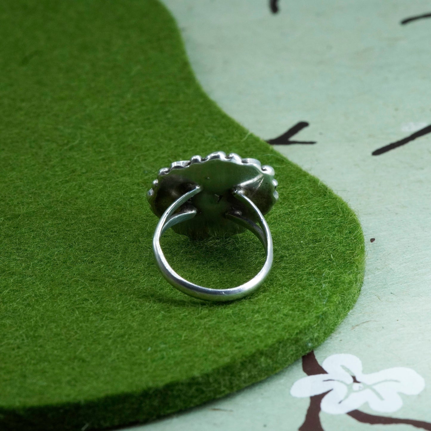Size 5.75, Native American sterling 925 silver handmade ring mother of pearl
