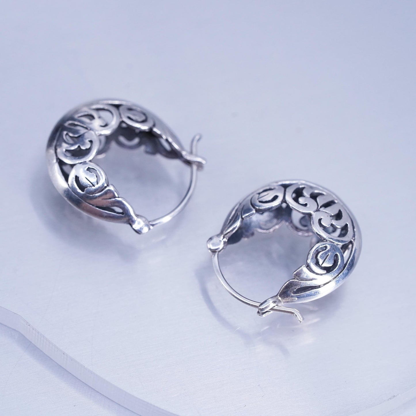RARE Silpada 925 Sterling Silver Filigree Open Hoop Huggie Post Earrings P1126