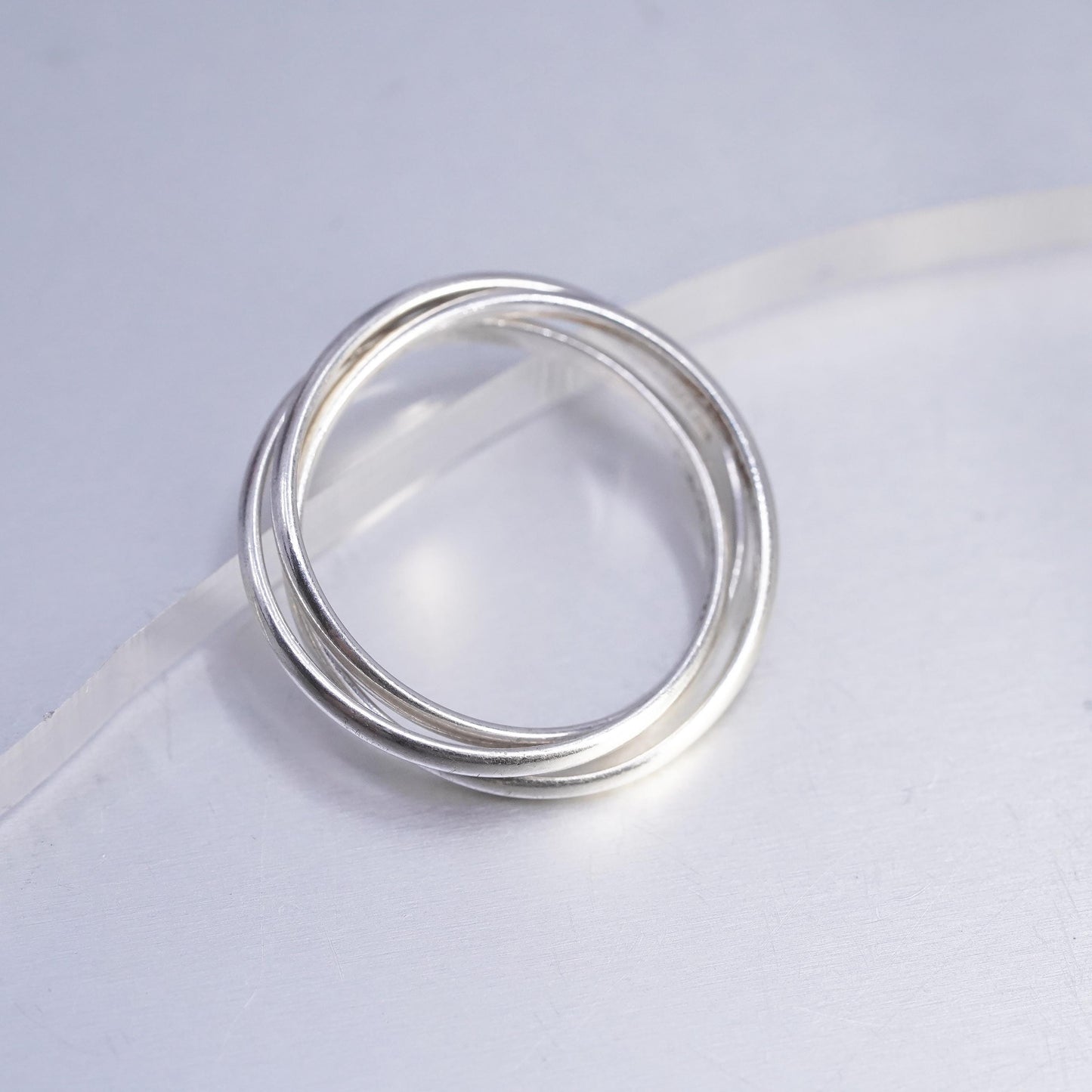 Size 8, Vintage Sterling Silver handmade Ring. 925 modernist, Entwined band