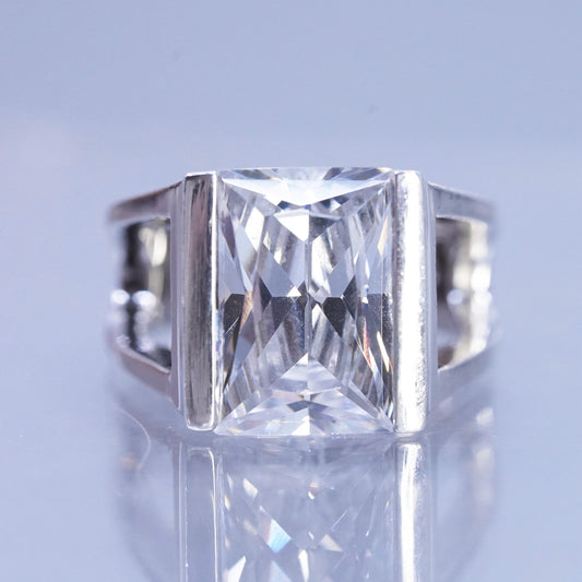 Size 7, vintage Sterling 925 silver handmade statement ring with emerald cut Cz