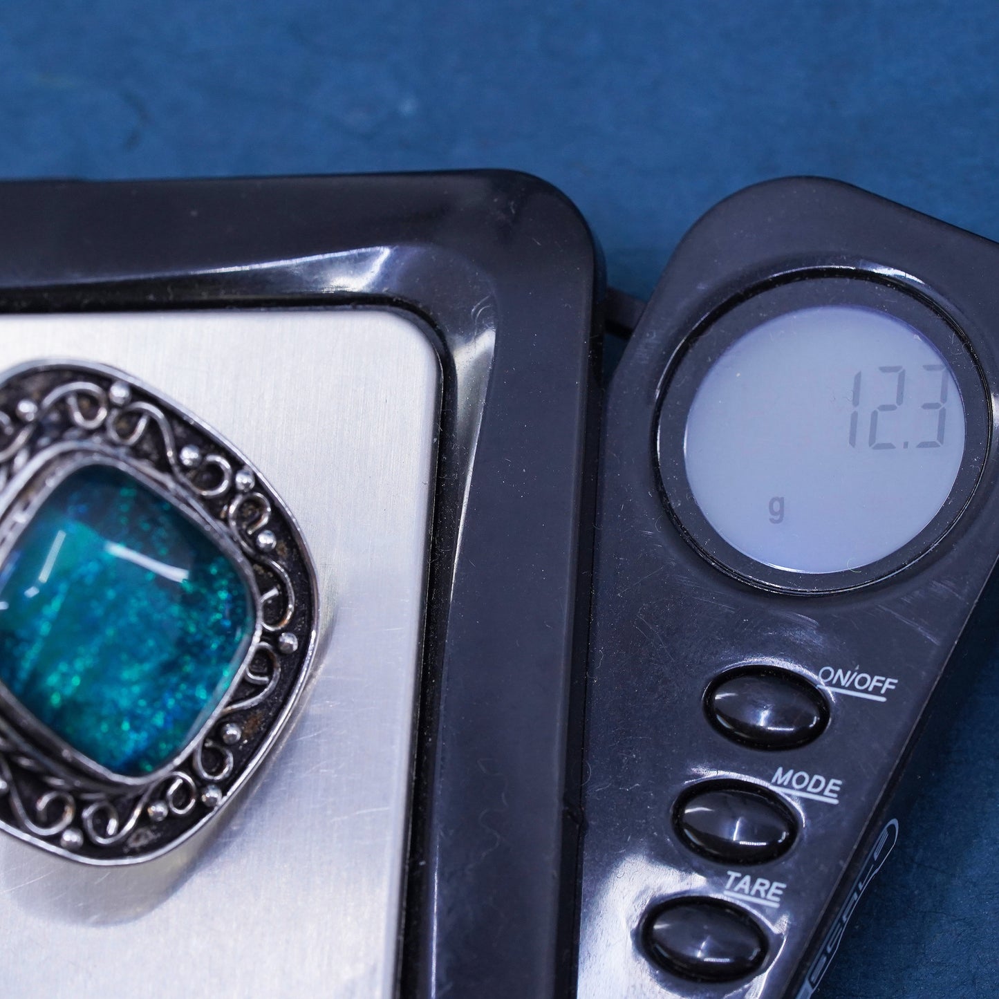 Size 5.25, VTG Mexico Sterling 925 silver handmade ring with blue foiled glass