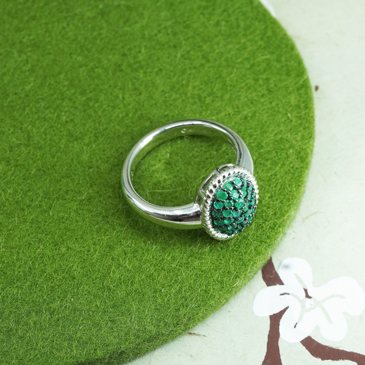 Size 9.25, vintage JS sterling 925 silver oval shaped cluster emerald ring