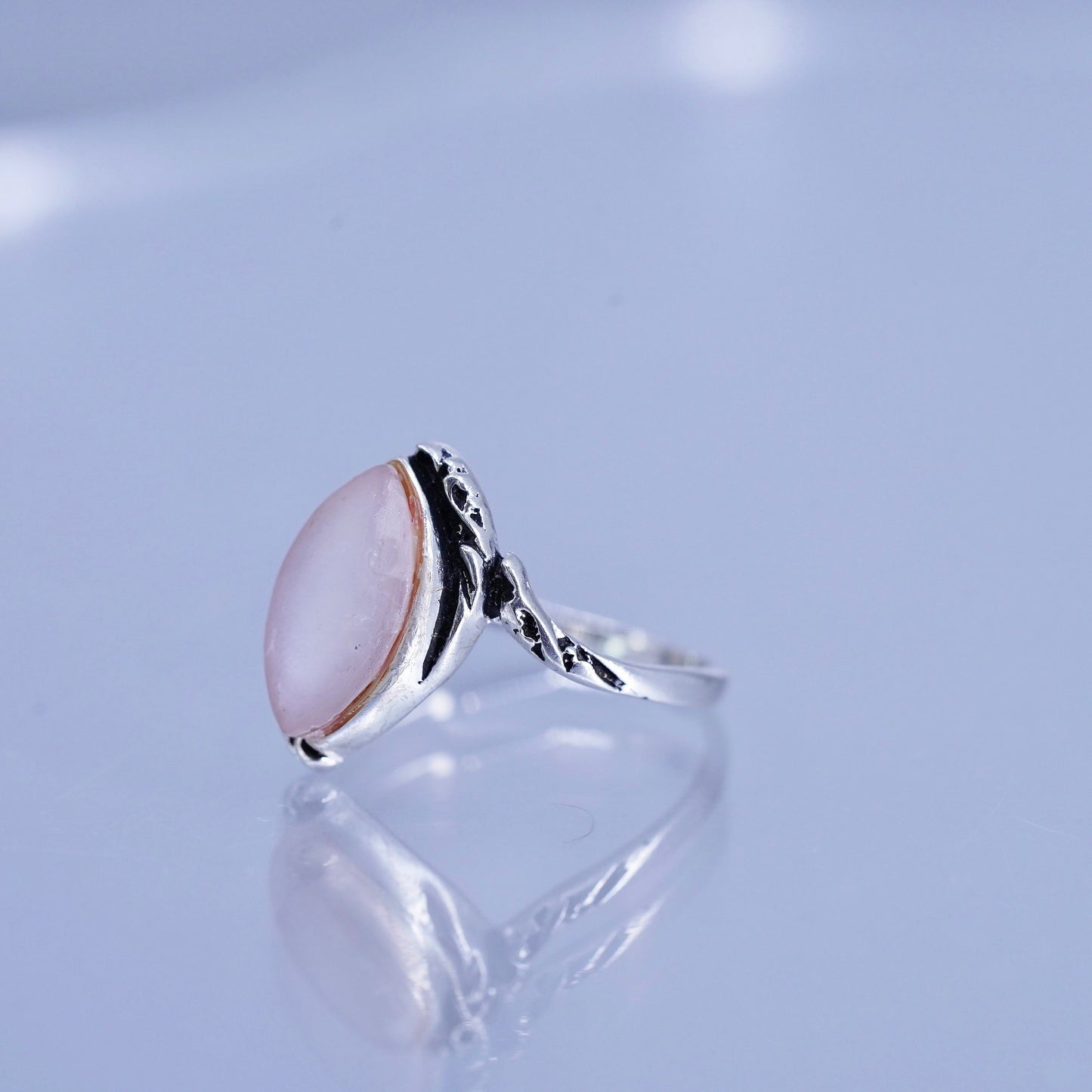 Size 5.25, Native American navajo Sterling 925 silver ring pink mother of pearl