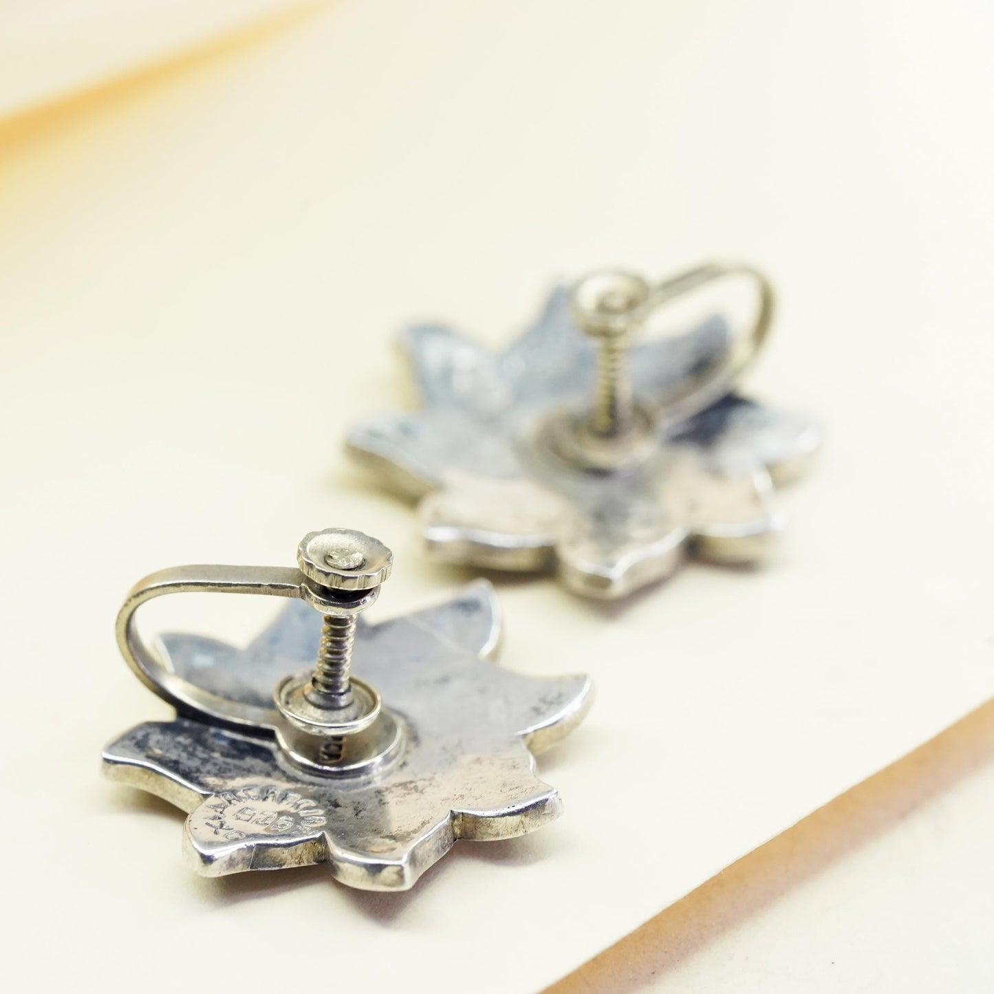 Taxco Hecho En Sterling silver flower earrings, 925 screw back sodalite abalone