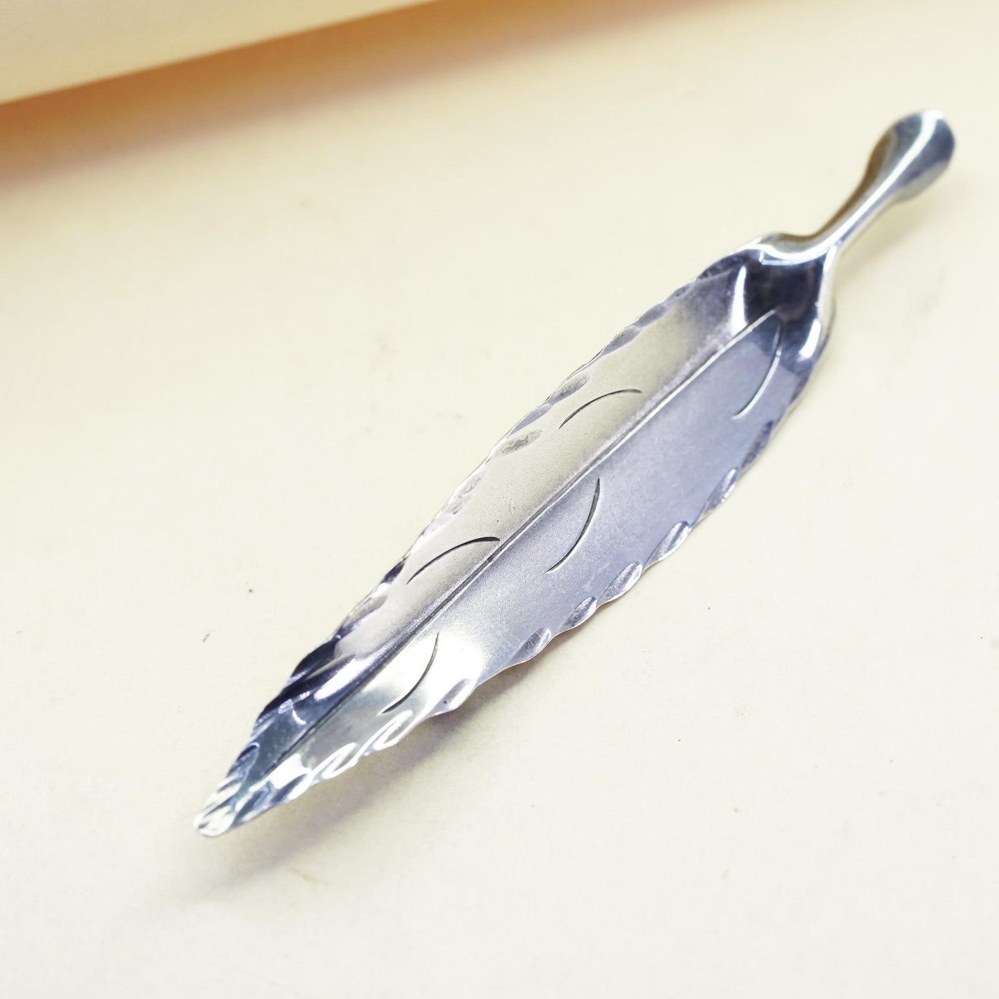 Vintage sterling silver leaf shaped brooch, fine 925 silver brooch