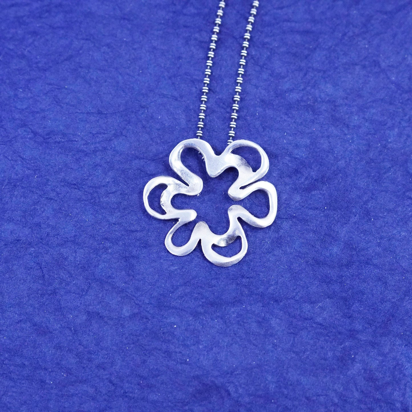 16”, Silpada 925 Sterling Silver Cut Out Flower pendant bead Necklace N1347