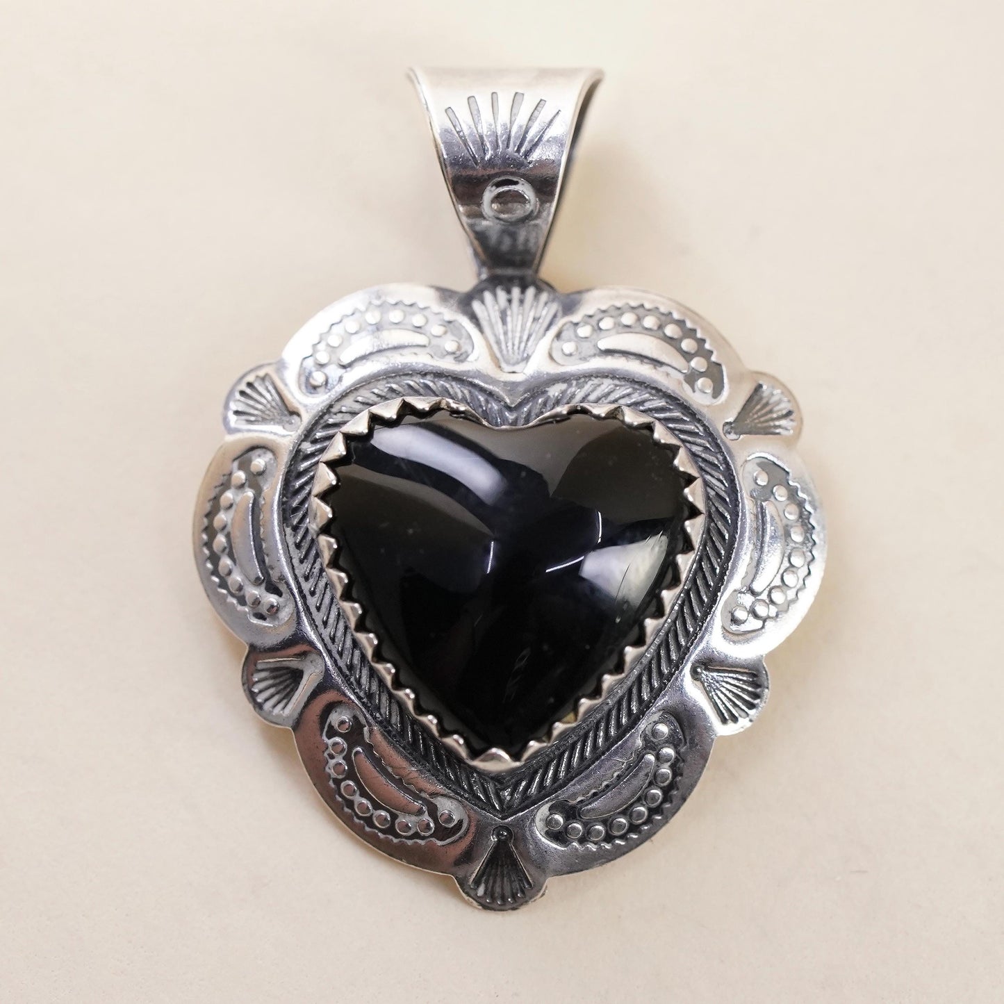 VTG QT Native American sterling 925 silver handmade onyx heart pendant, Navajo