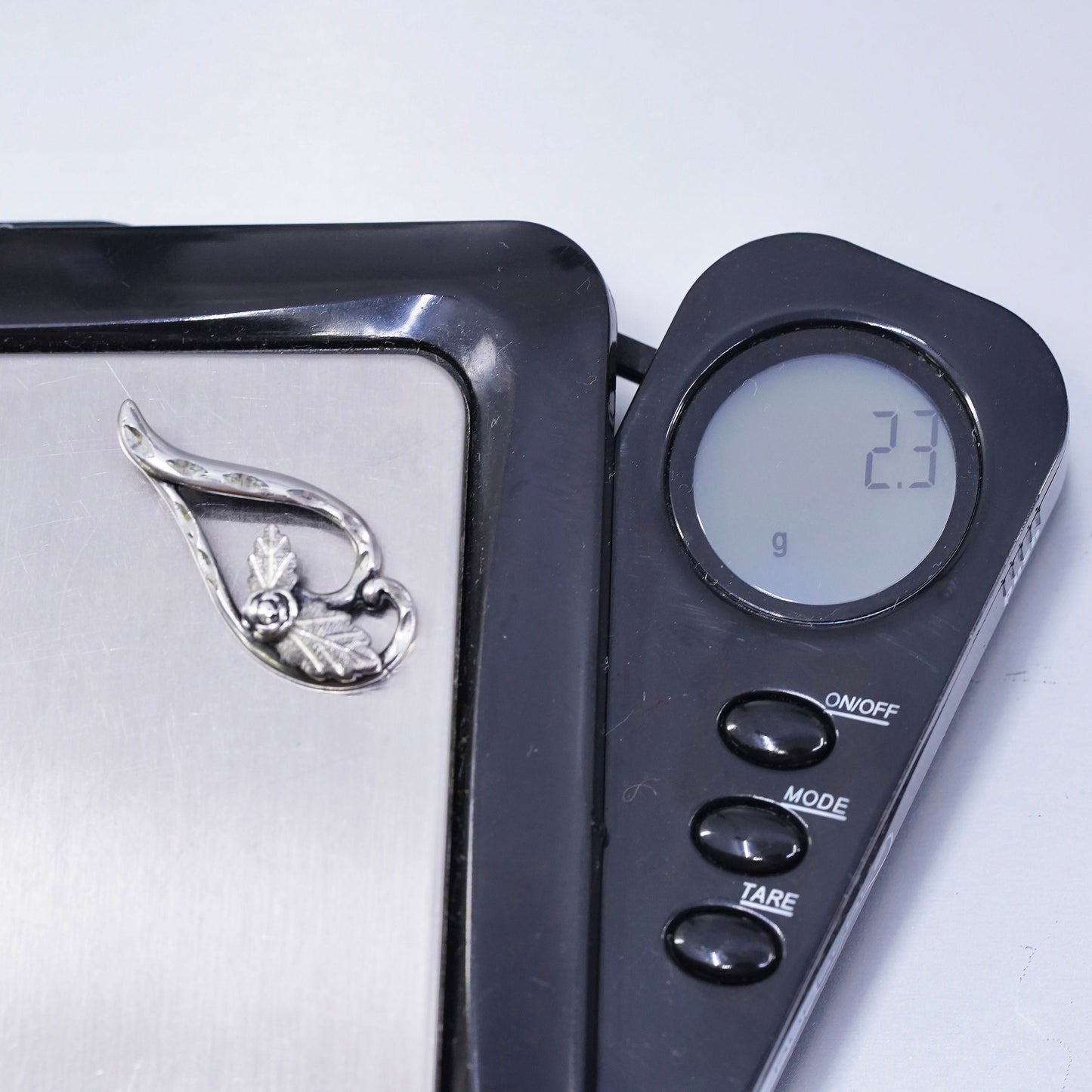 VTG CCO Coleman Black Hills sterling silver teardrop pendant with rose leaves