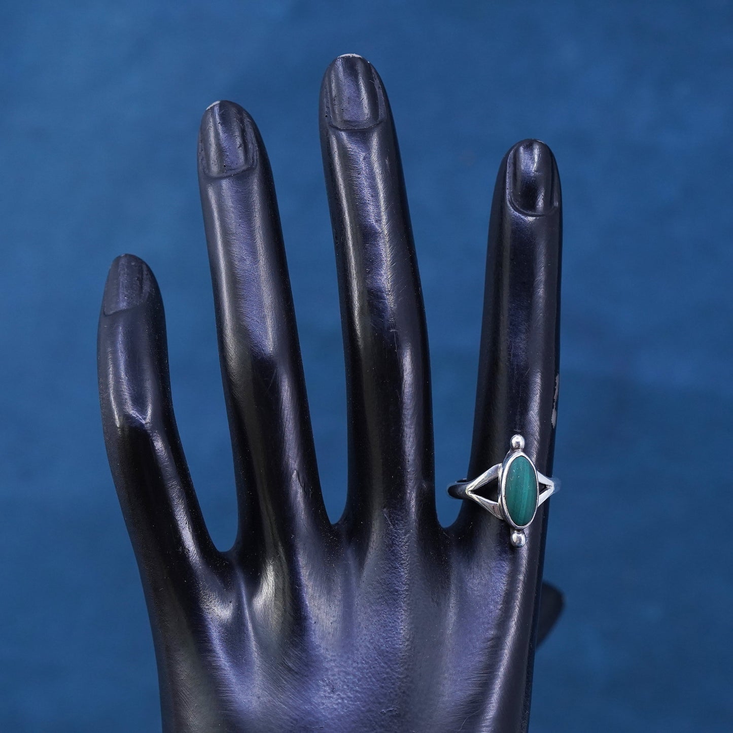 Size 4.25, Native American Anthony Honahnie Sterling 925 silver ring malachite