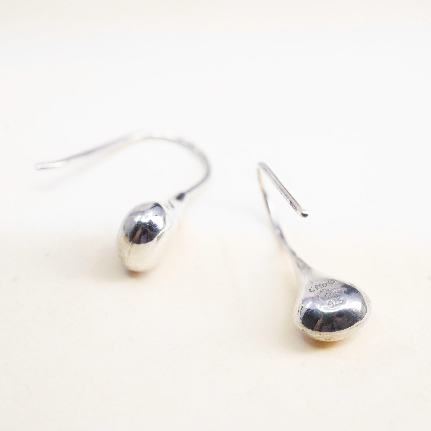 Vintage Silpada W1646 Sterling Silver Small Teardrop Dangle Earring 925