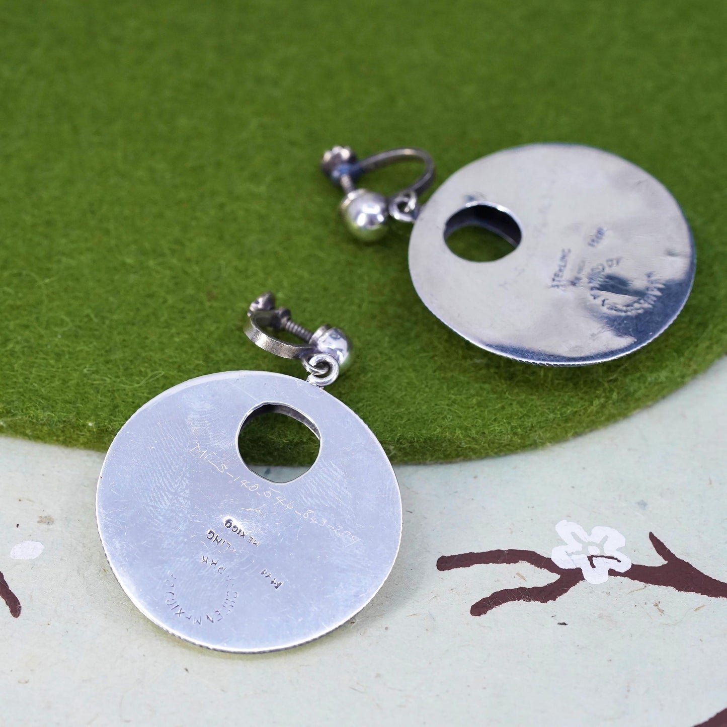 VTG Mexican hecho en Sterling silver earrings, Mexico 925 cutted circle dangles