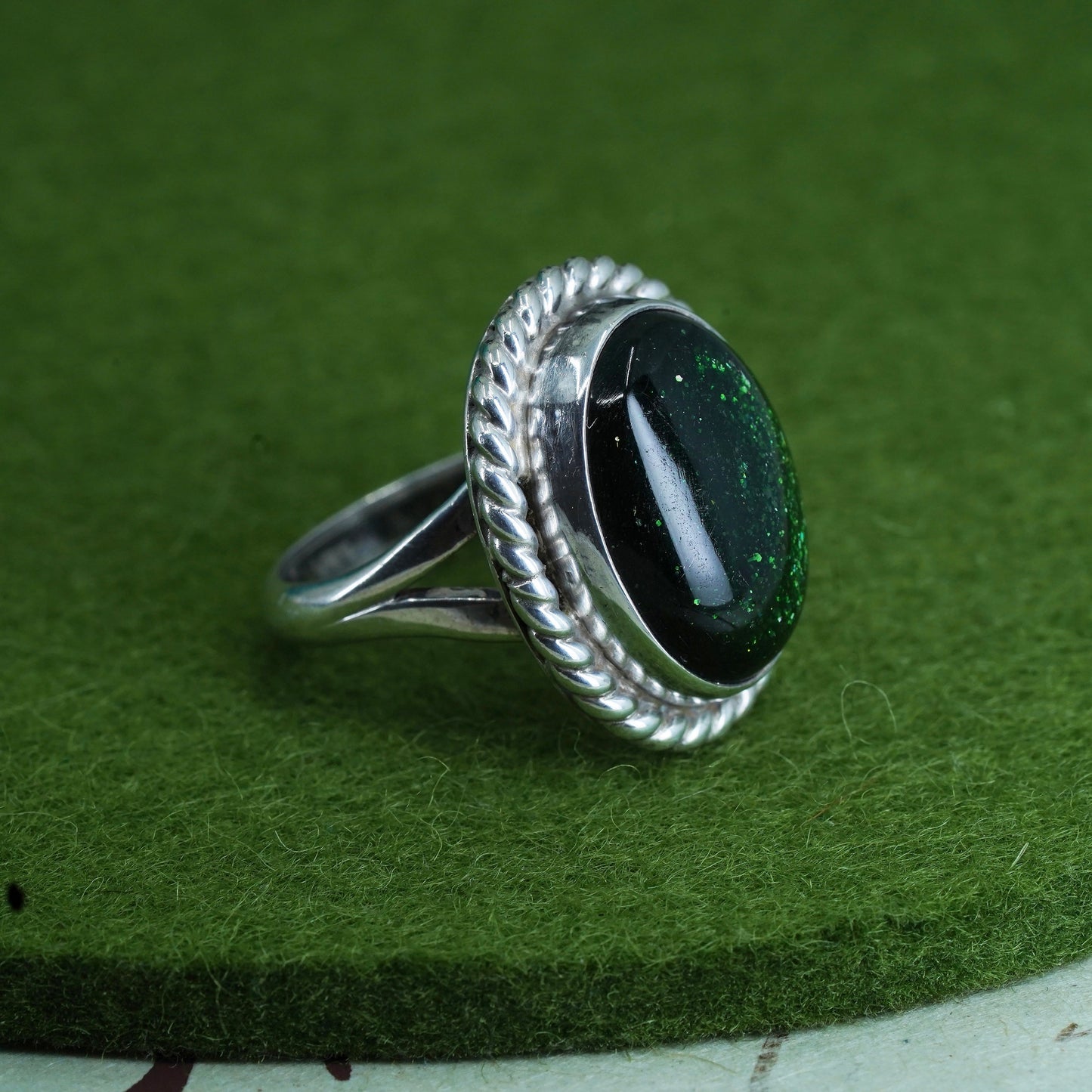 Size 8, Vintage handmade sterling 925 silver ring with green glittering stone