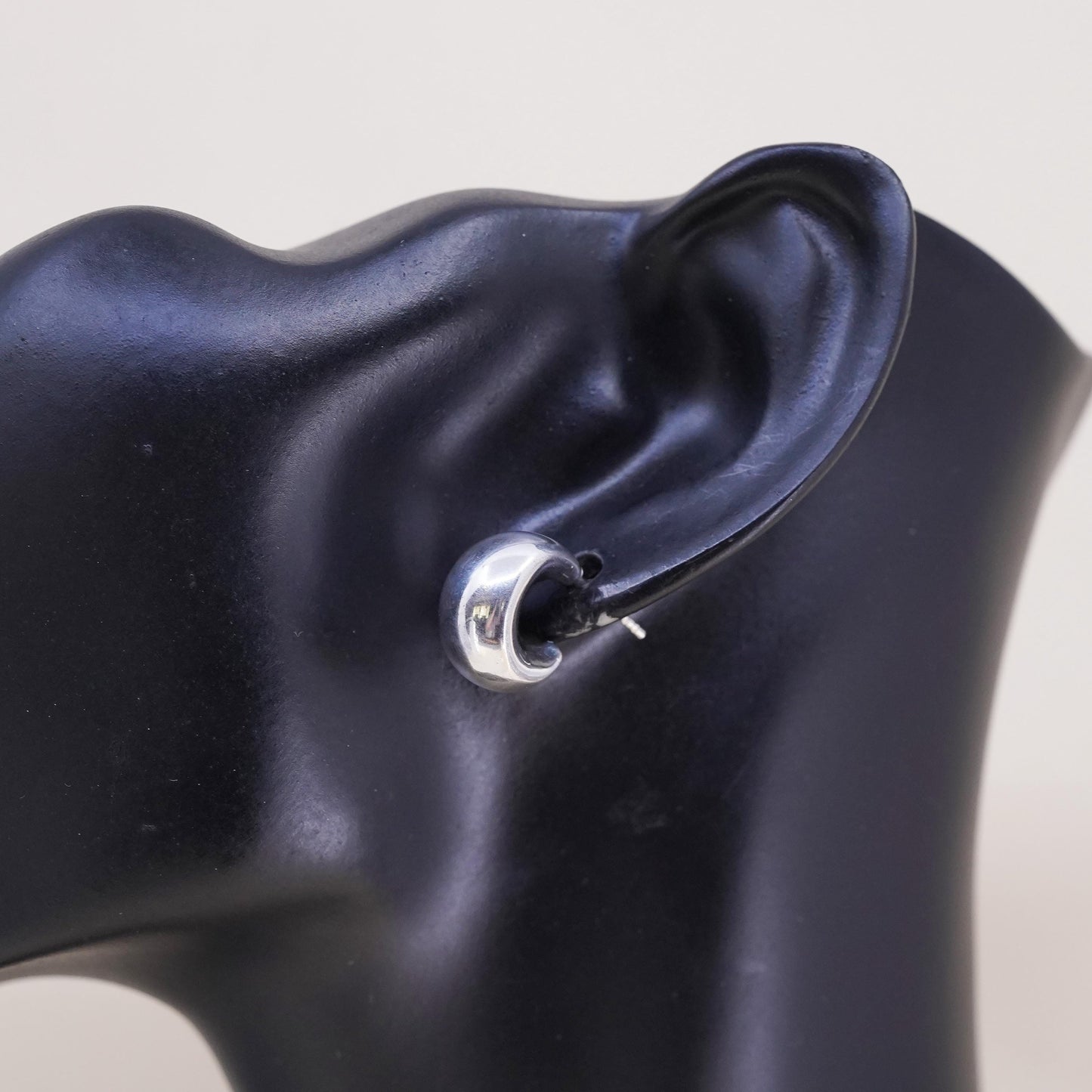Vintage Mexican handmade single 1 earring. Sterling 925 silver huggie stud