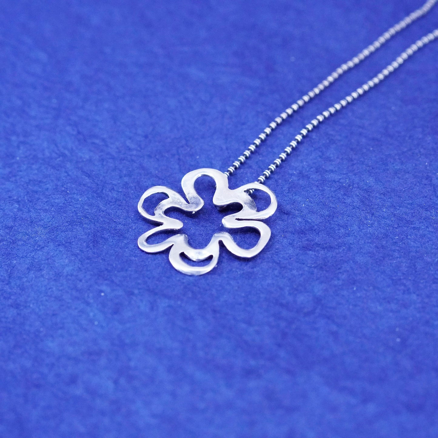 16”, Silpada 925 Sterling Silver Cut Out Flower pendant bead Necklace N1347