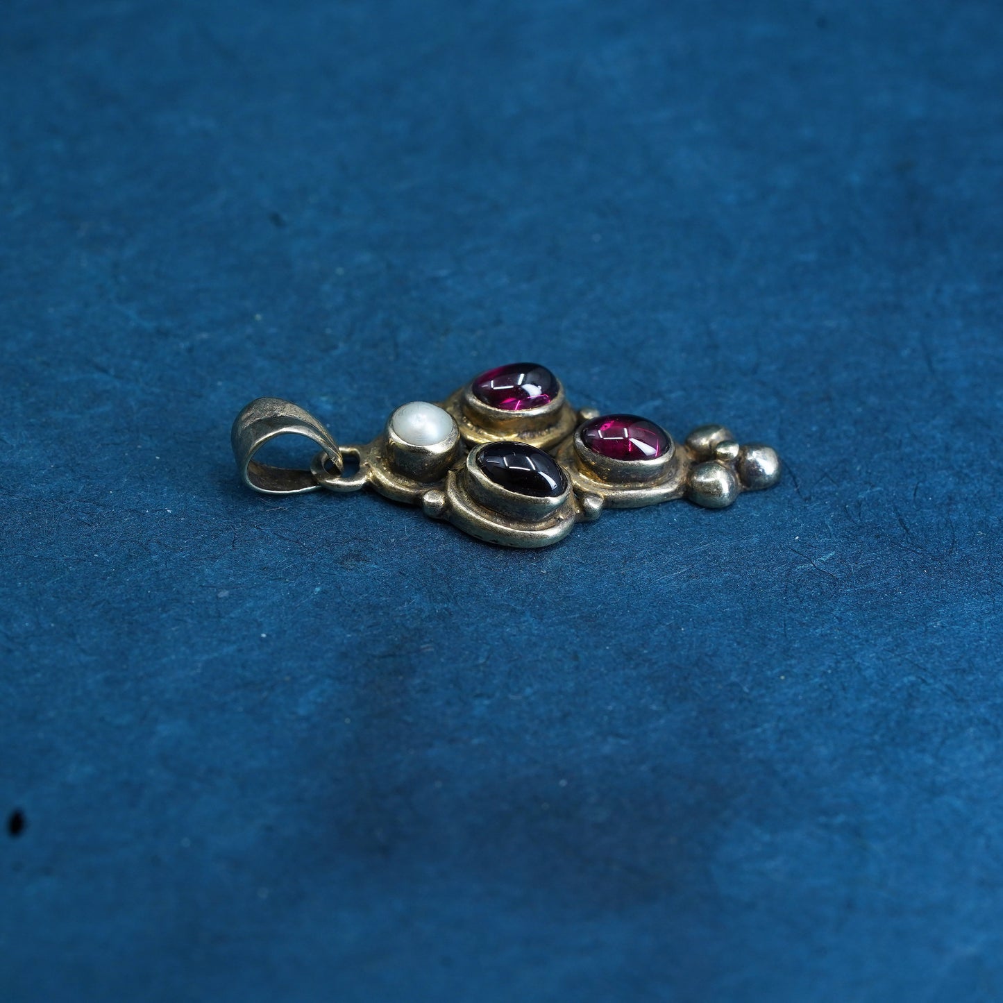Vintage Sterling 925 silver handmade pendant with garnet and pearl