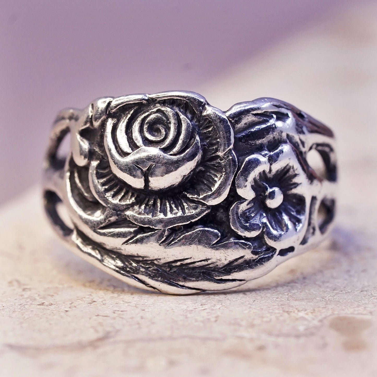 Size 7.5, VTG southwestern sterling silver handmade ring, 925 rose flower band