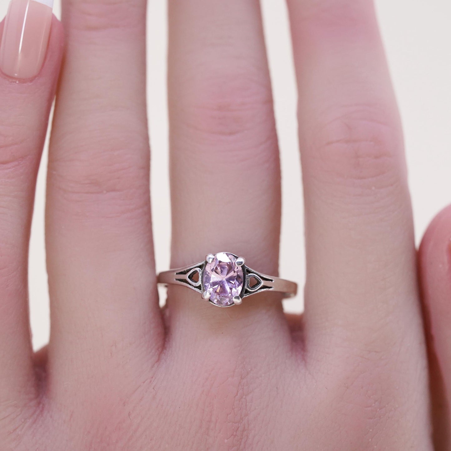 Size 7.5, Vintage sterling 925 silver stackable ring with pink crystal