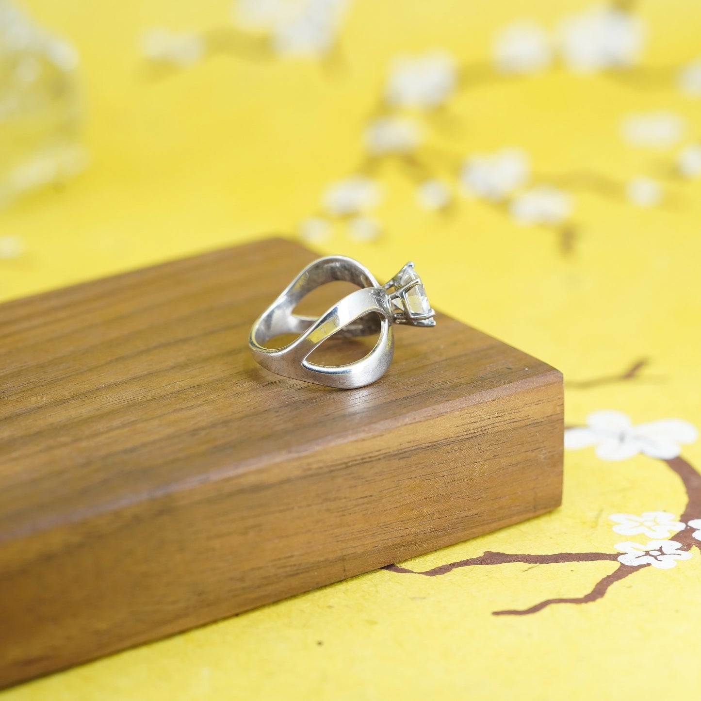 Size 7, vintage Sterling 925 silver wavy ring with heart cz