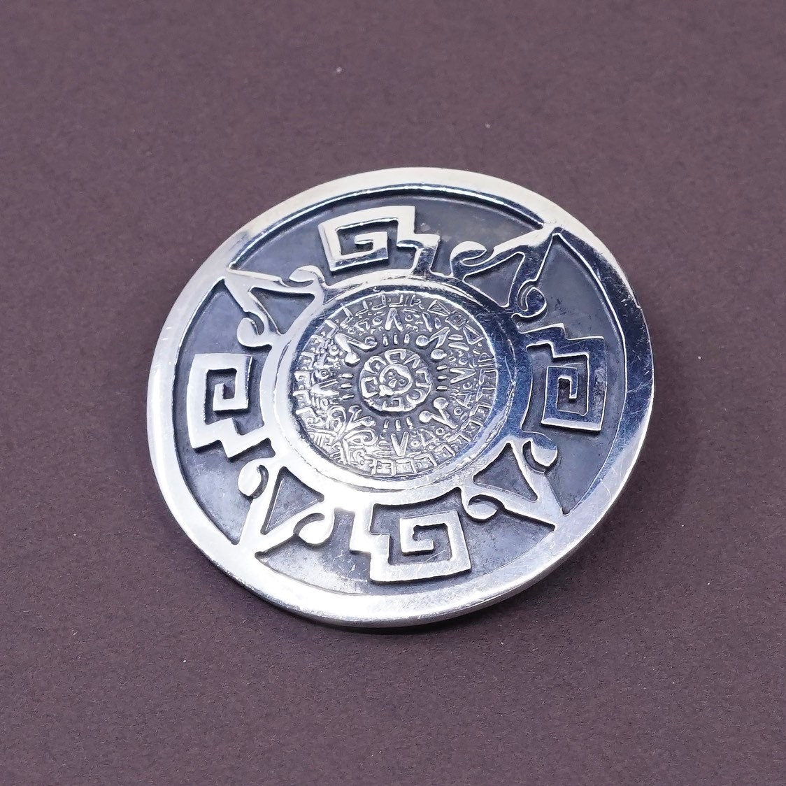 Vintage mexico handmade sterling 925 silver round shaped brooch, pendant with Mayan calendar embossed, stamped 925 mexico TC 271