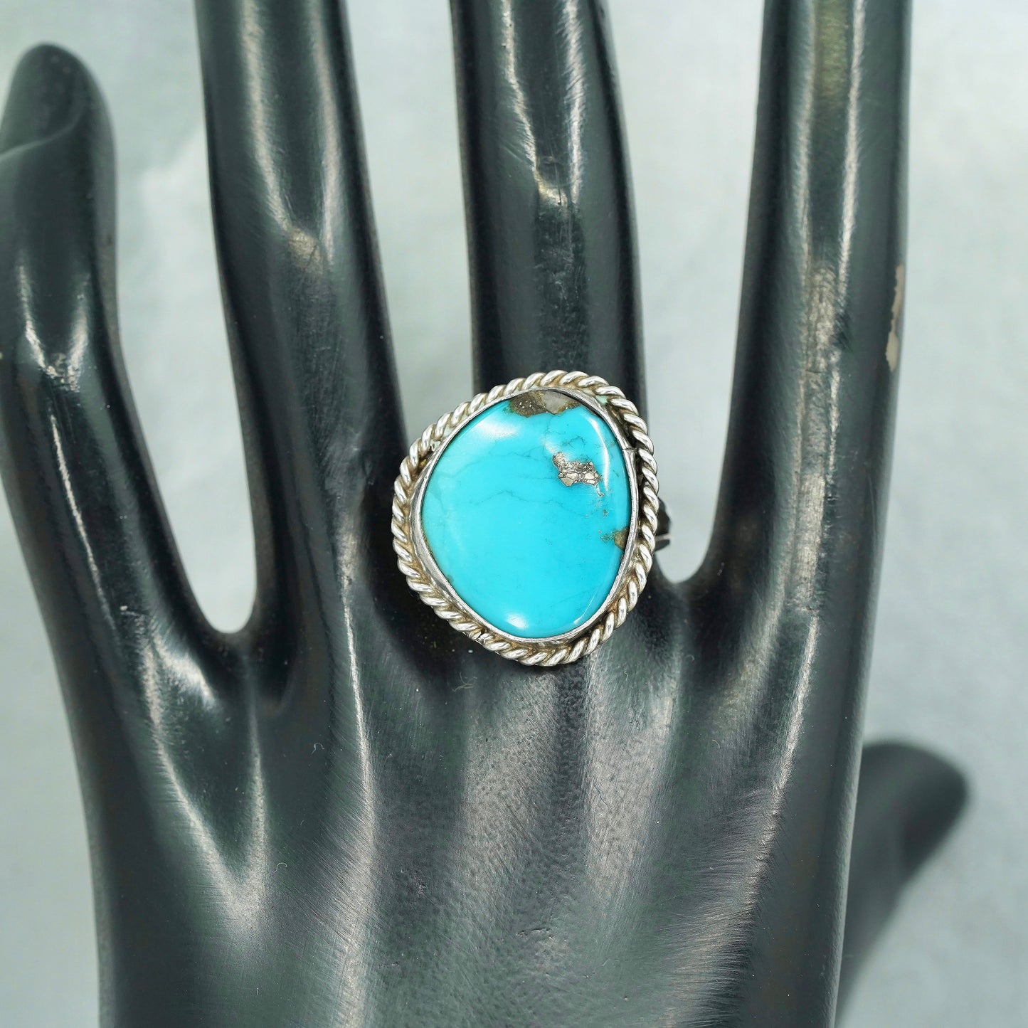 Size 9, Native American navajo Sterling 925 silver handmade ring with turquoise