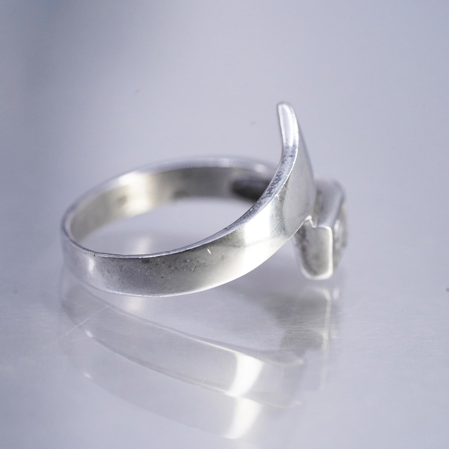 Size 6, vintage Sterling 925 silver handmade band ring with square Cz