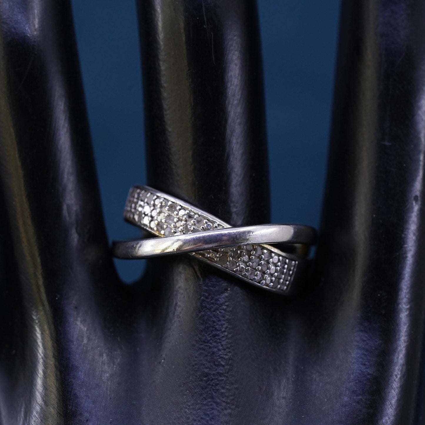 Size 9, vintage Sterling 925 silver entwined ring with genuine diamond