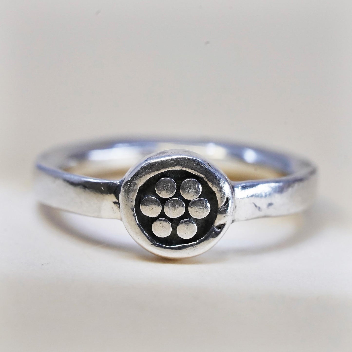 Size 6.5, VTG 925 Sterling Silver Dot Ring, Circle Disc, flower Band, Jewelry