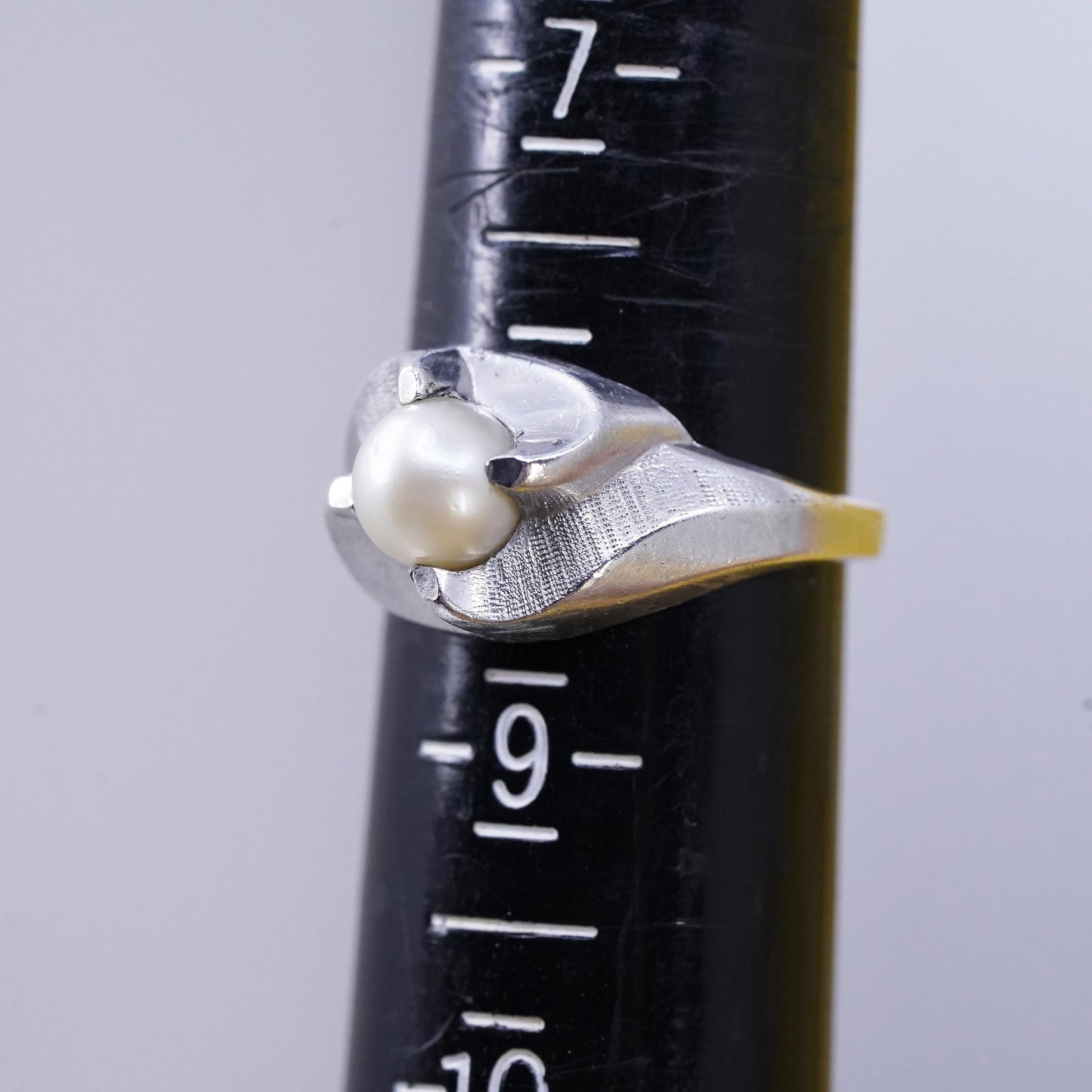 Size 8, vintage Sterling silver ring, 925 statement ring with freshwater pearl