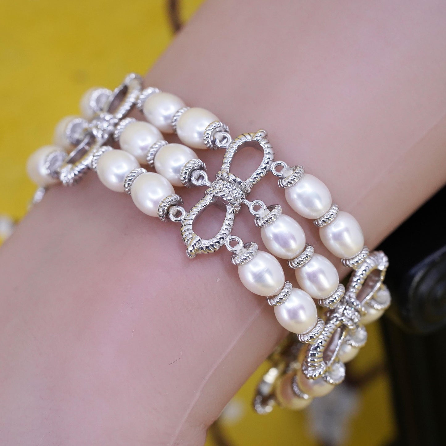6.75”, Judith Ripka Sterling 925 silver pearl bracelet with 925 toggle closure