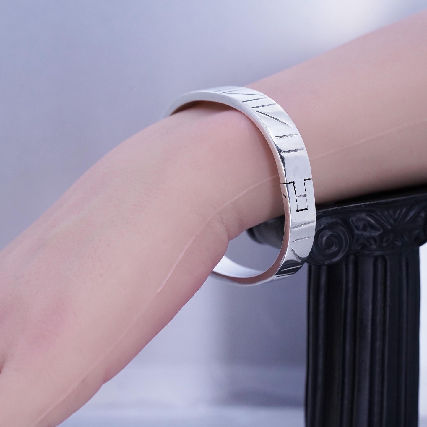 7”, Vintage Mexican Sterling 925 silver handmade bracelet, hinged bangle