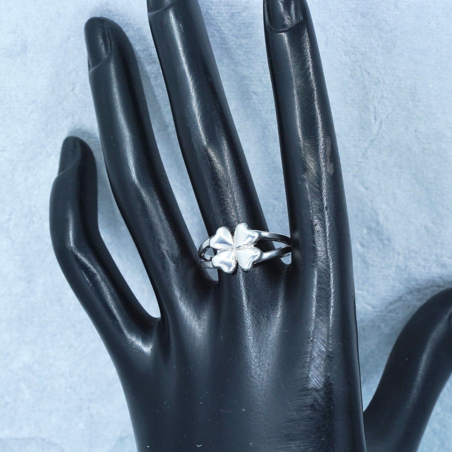 Size 7, vtg southwestern Sterling 925 silver handmade ring, lucky clover band