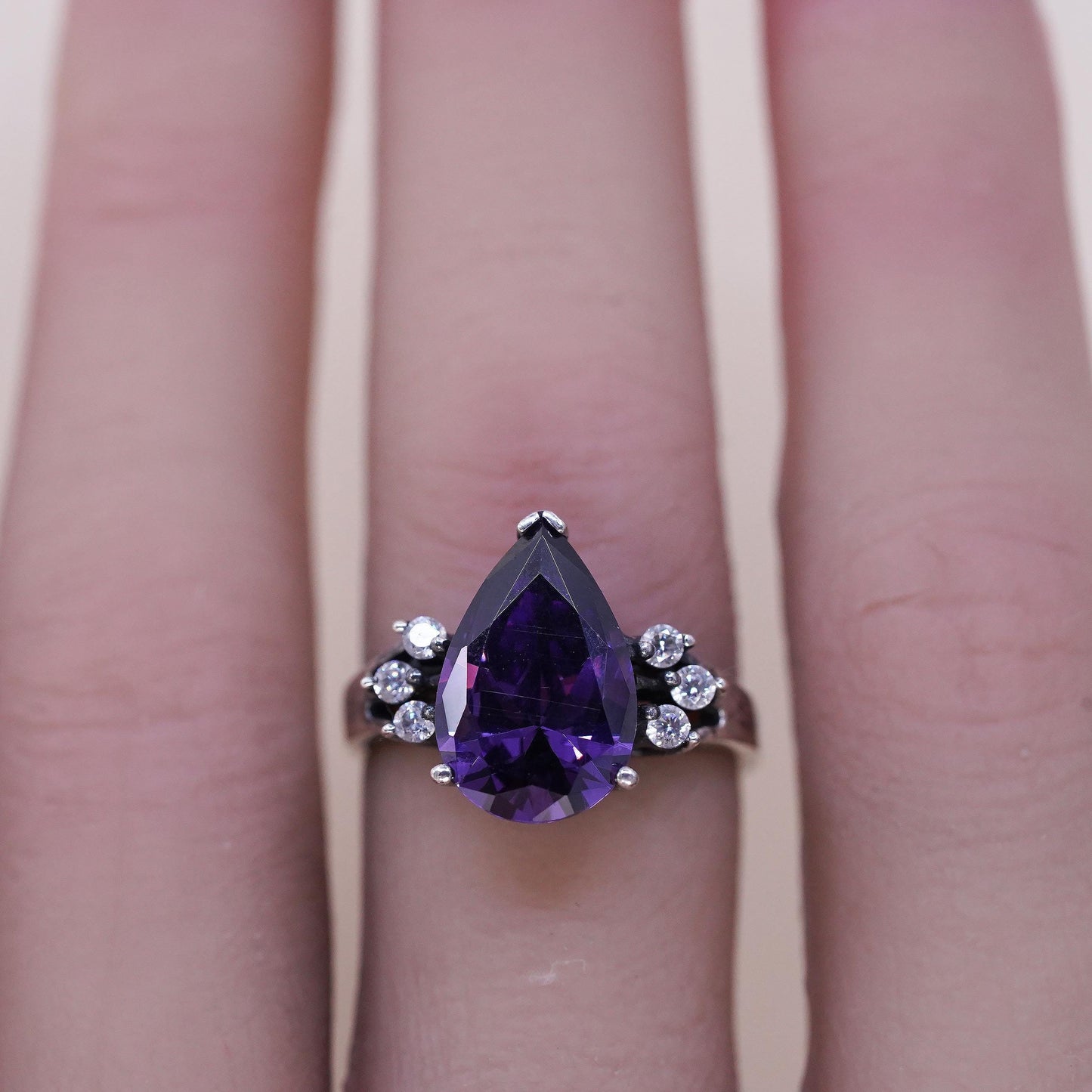 Size 6, Vintage sterling 925 silver ring with teardrop amethyst and cz