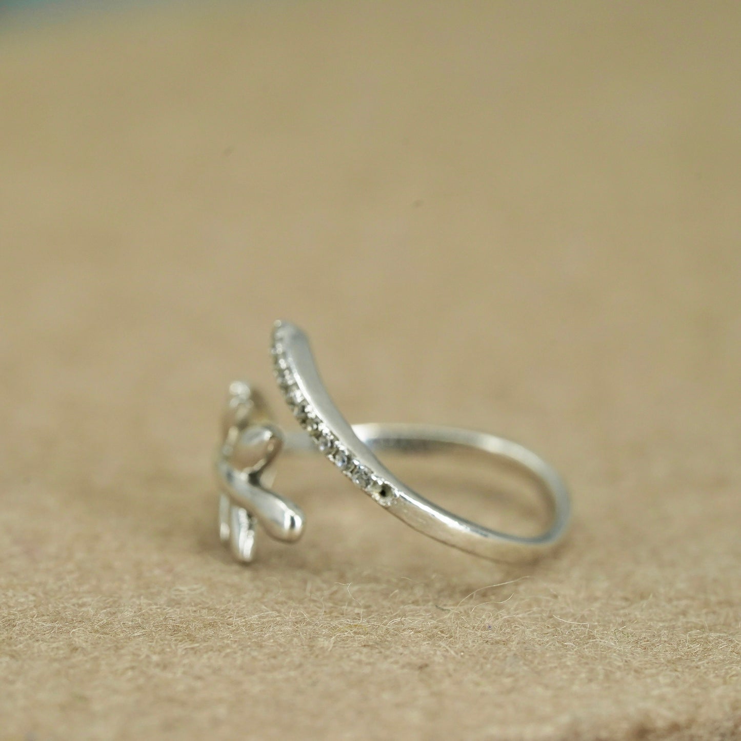 Size 8, vintage Sterling 925 silver handmade wrap ring with cz and leaves