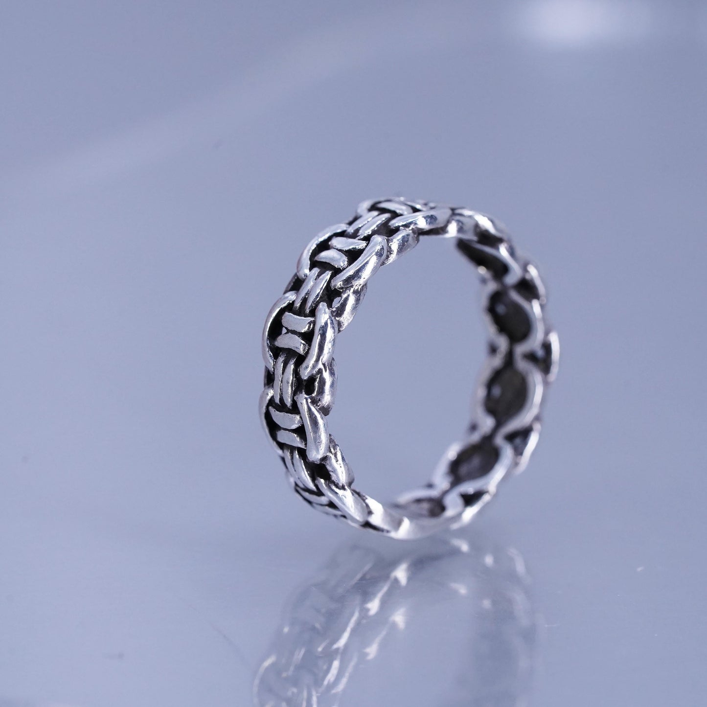 Size 8, vintage southwestern Sterling 925 silver ring, stackable chain band