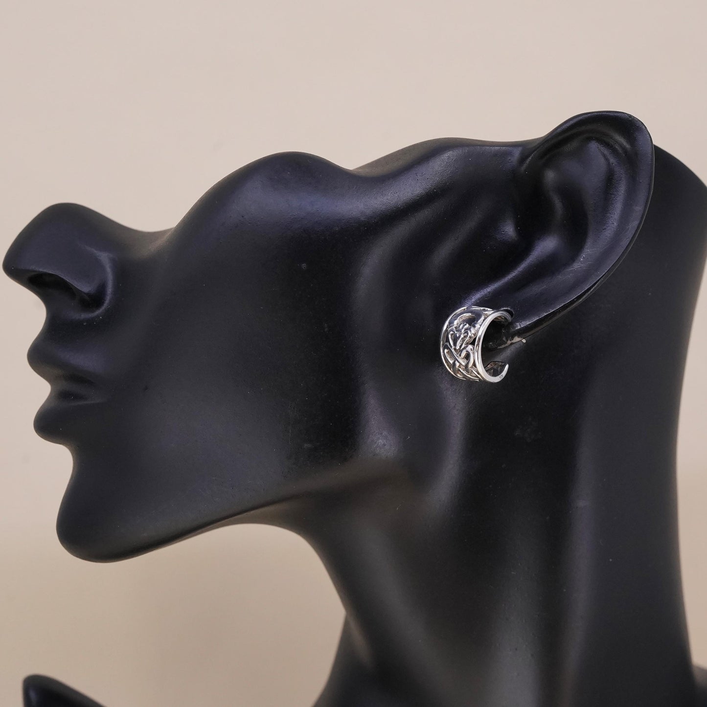 Irish single 1 earring. Sterling 925 silver Celtic Claddaugh Friendship stud