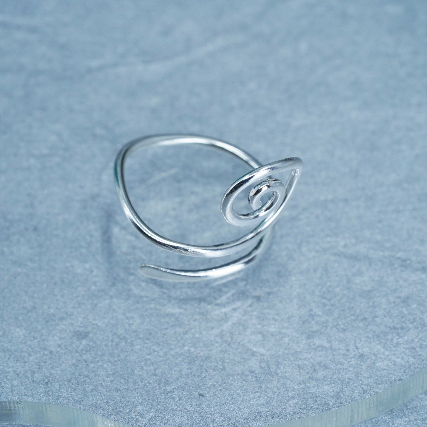 Size adjustable, VTG southwestern Sterling 925 silver ring, wrap spiral band