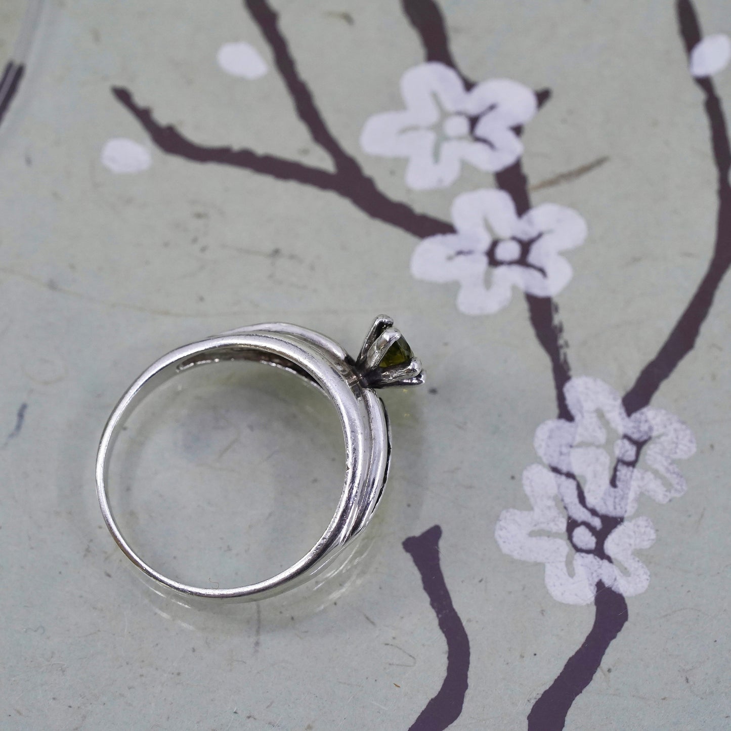 Size 8, Vintage sterling 925 silver handmade ring with peridot and cz