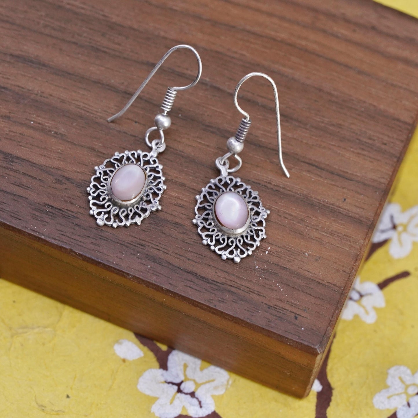 Vintage 925 Sterling silver handmade filigree earrings w/ mother of pearl inlay
