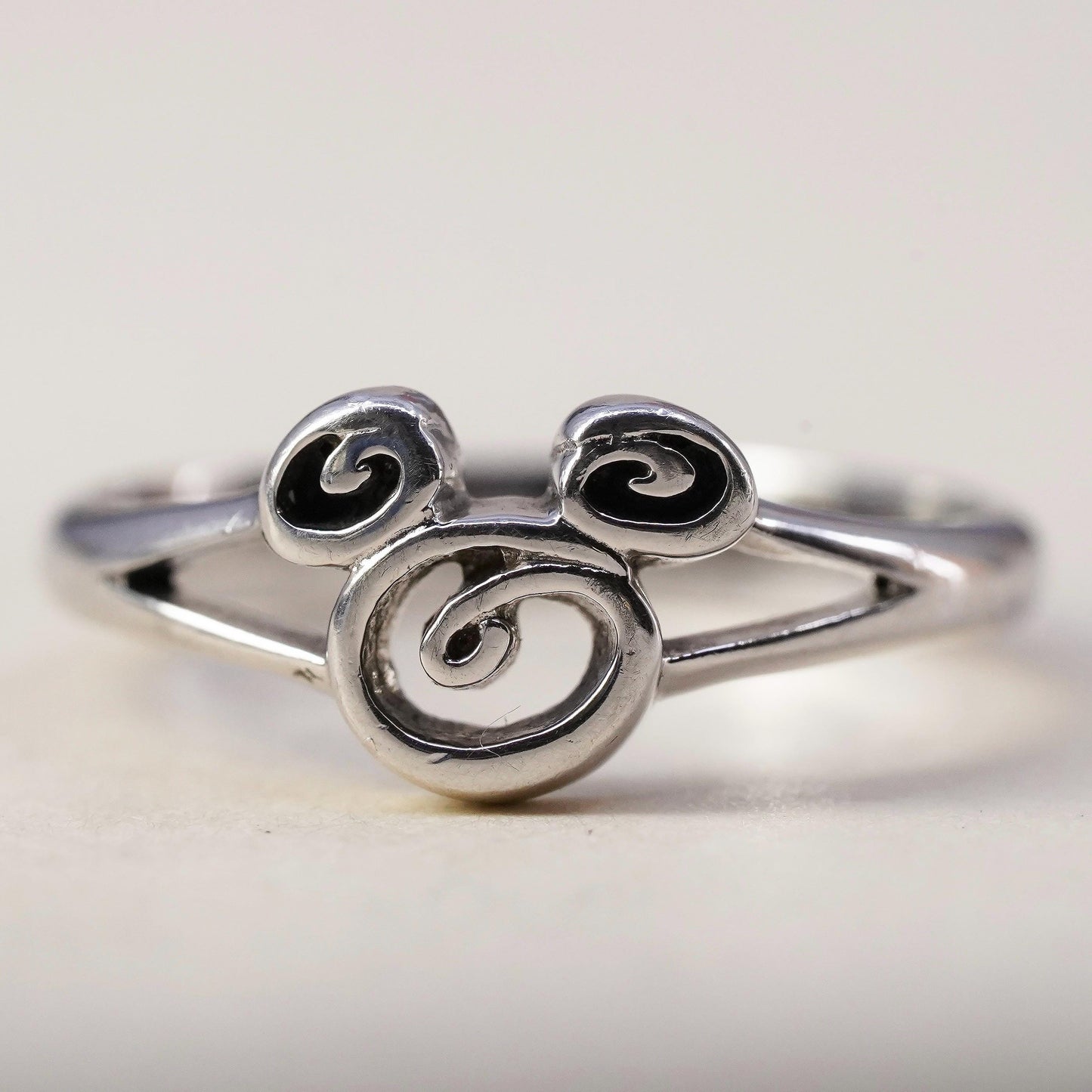 Size 4, Disney Mickey Mouse sterling silver ring, wrap band