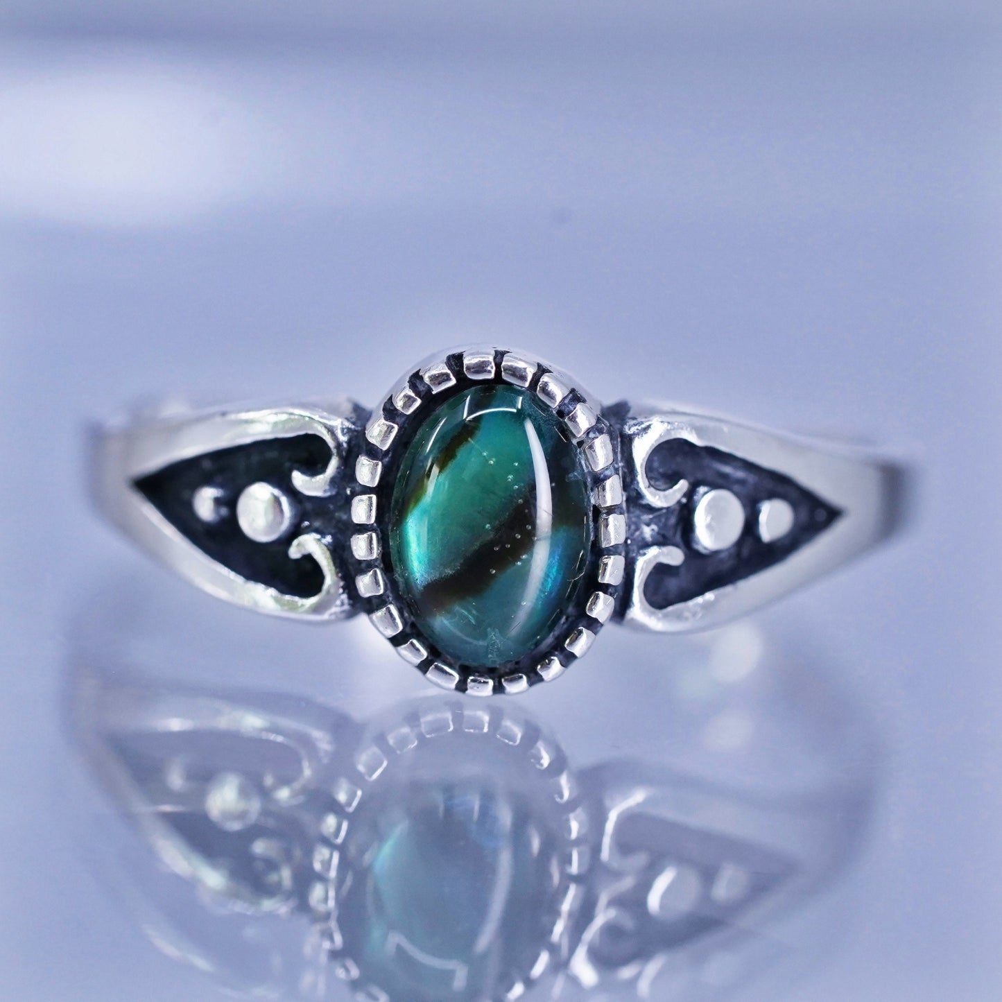 Size 8, southwestern vintage 925 silver handmade ring with abalone